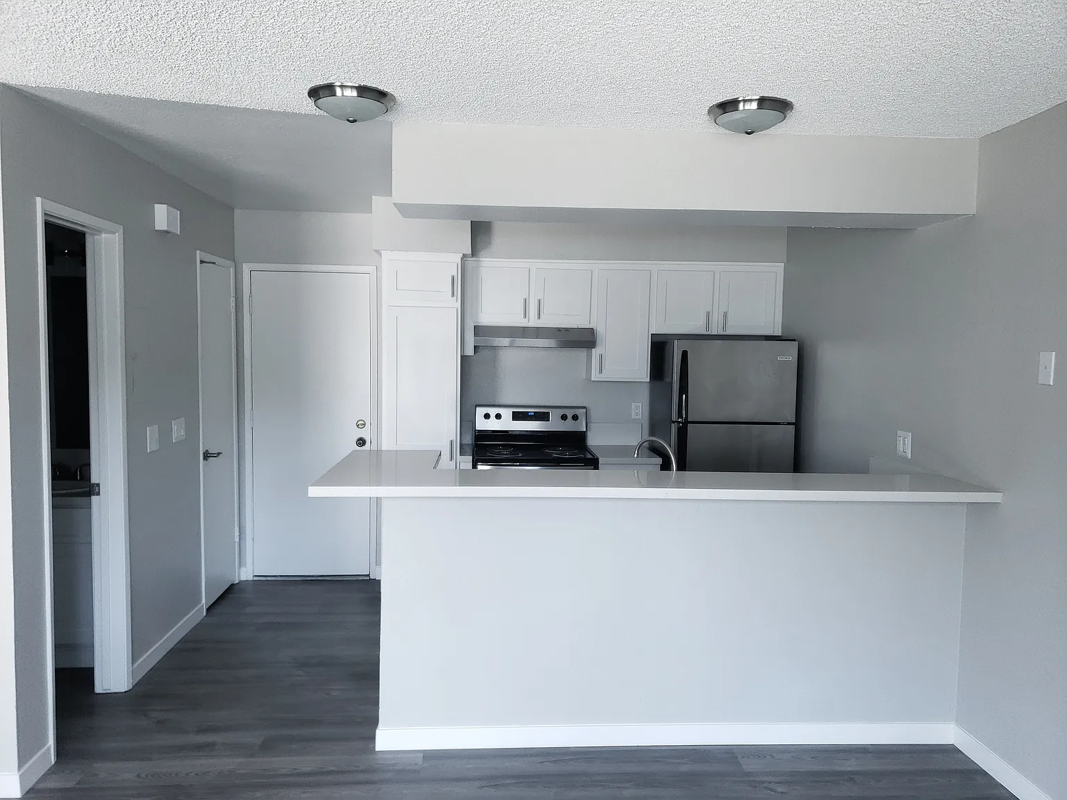 2 bed, 1.5 bath, 964 sqft, $2,750 — Photo 2