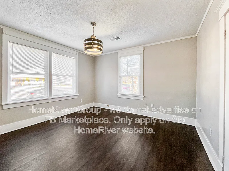 3 bed, 1.0 bath, 1479 sqft, $1,295 — Photo 2