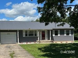 231 McGhee Ln, Wellston, OH 45692