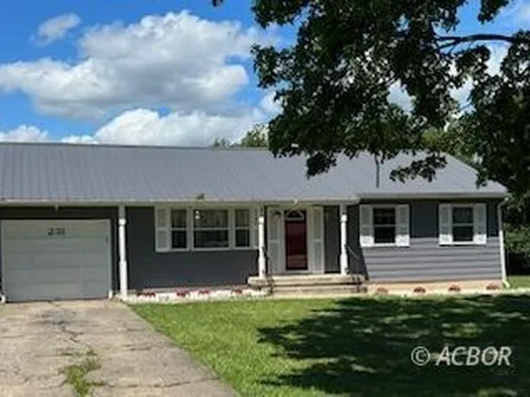 231 McGhee Ln, Wellston, OH 45692