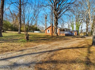 884 Stevens Ln, Lenoir City, TN 37771