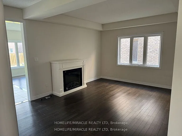 14 Foster Hewitt St — Photo 2