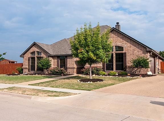 2nd image of 1004 Sherwood Trl