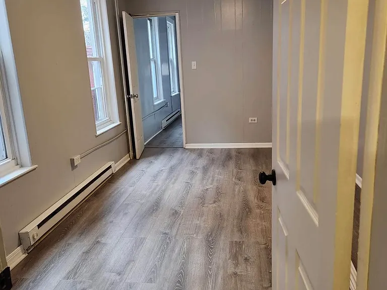 1321 Good St #1 — Photo 10