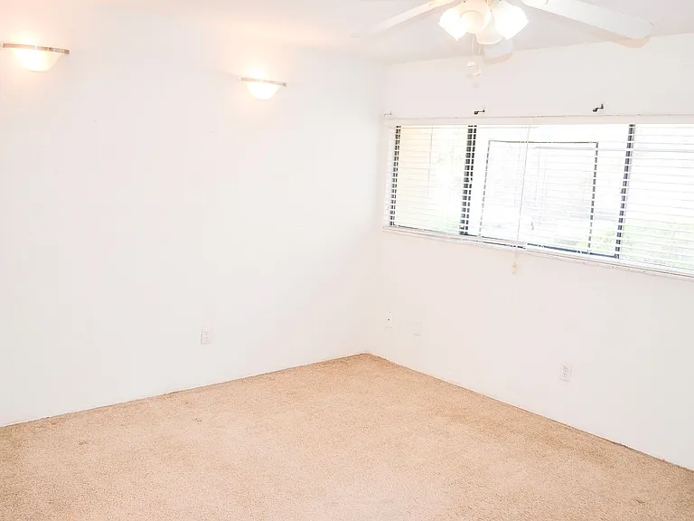 2508 SW 35th Pl #I — Photo 12