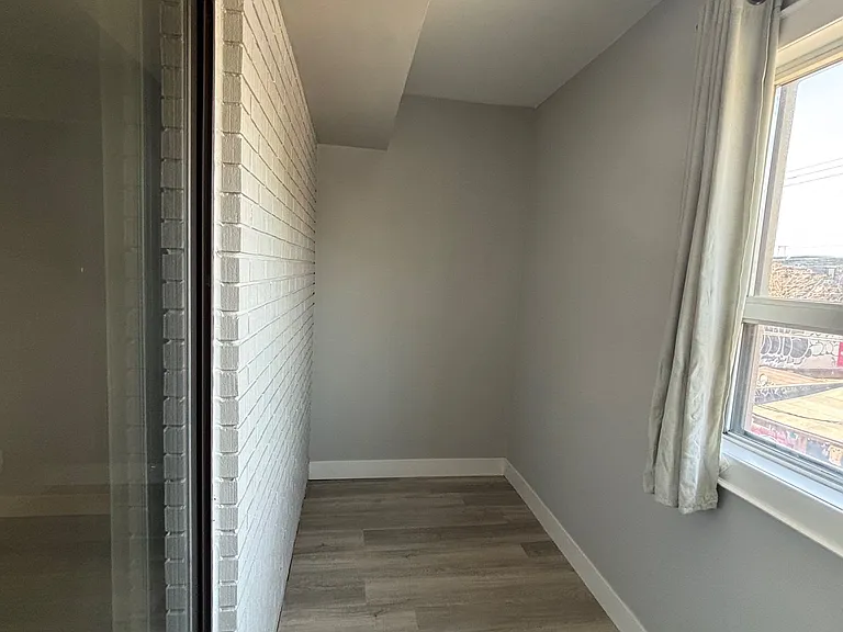 253 Augusta Ave #3 — Photo 9