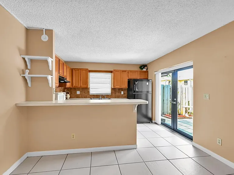 1458 N Lawnwood Cir #26D — Photo 7