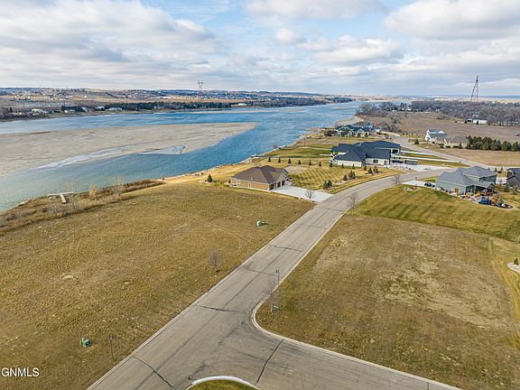 3rd image of 6324 Misty Waters Dr