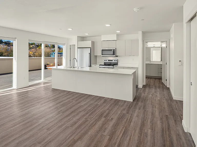 4th floor 2 Bed w/ Kitchen Island - 403