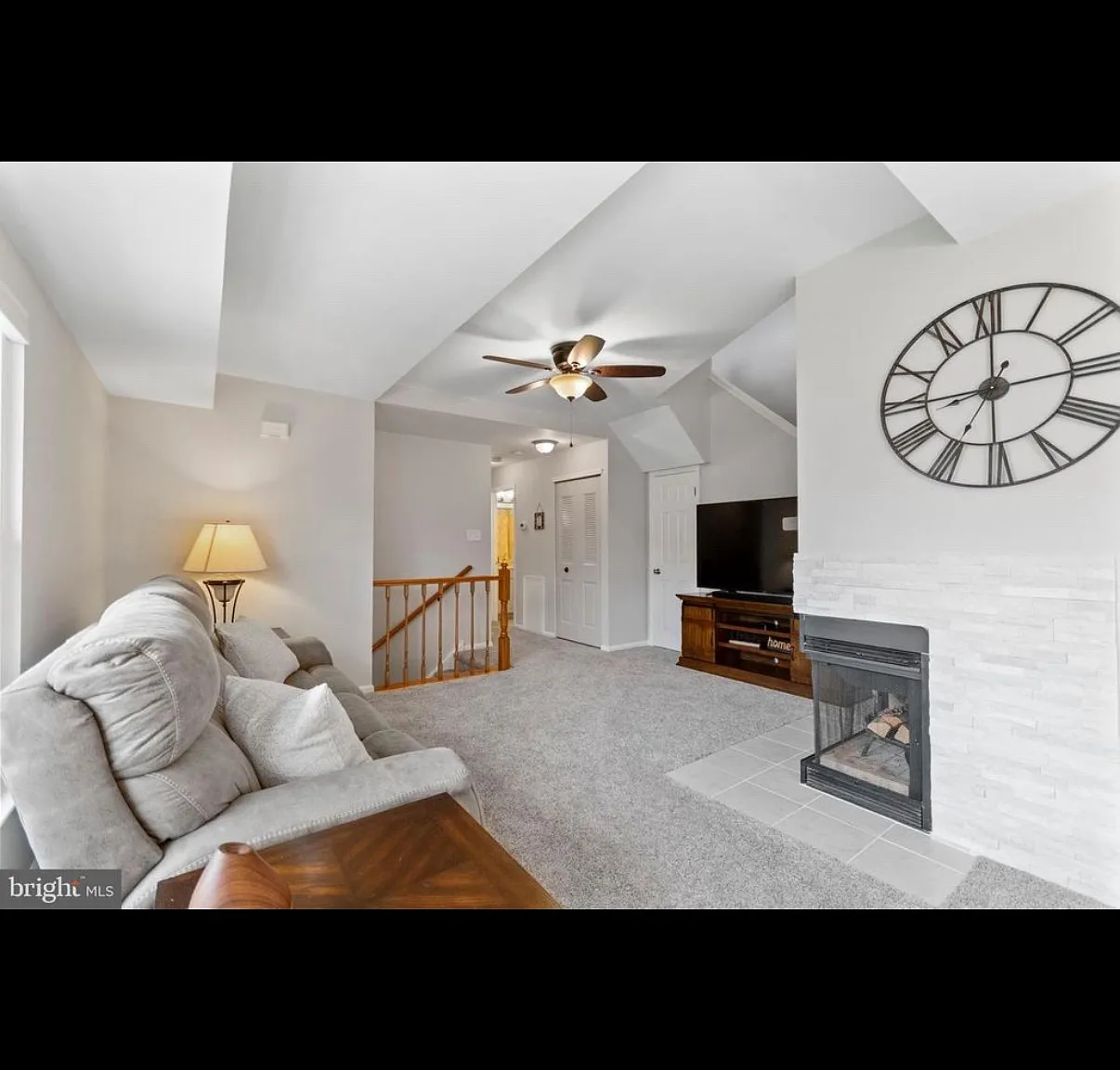412 Ferris Ln — Photo 3