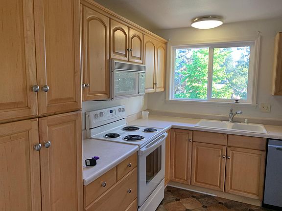 2nd image of 14607 NE 180th Pl