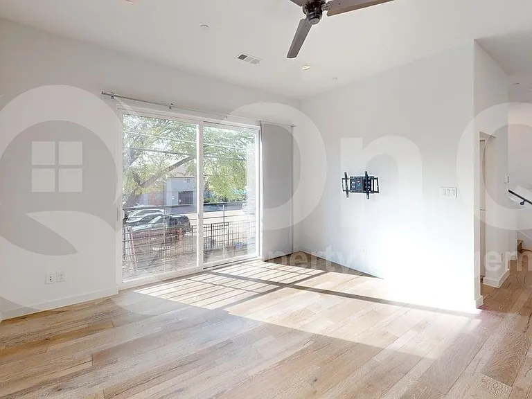 5020 Bryan St #305 — Photo 9