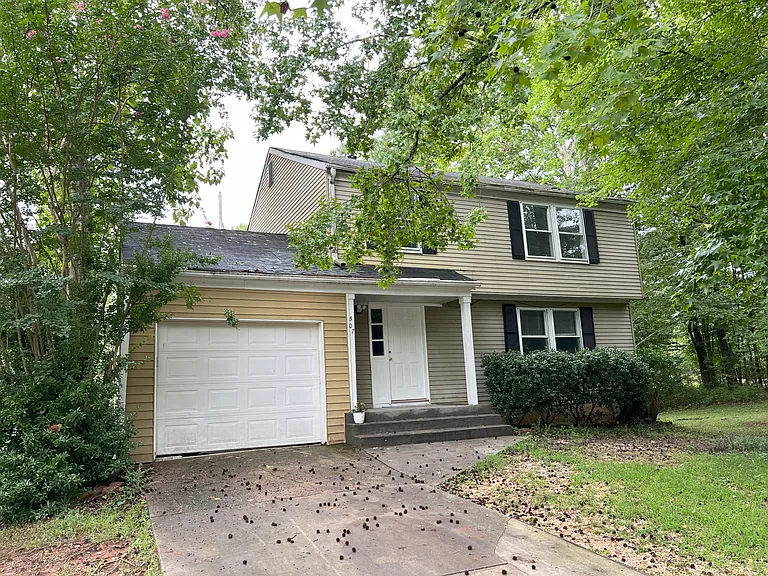 507 Castle Ct — Photo 1