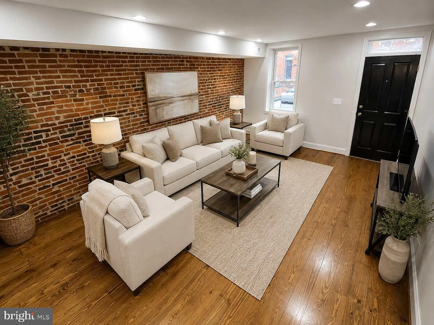 3 bed, 3.0 bath, 2100 sqft, $2,800 — Photo 2