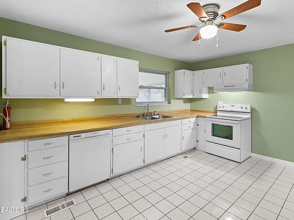 5th image of 2761 Conrad Dr
