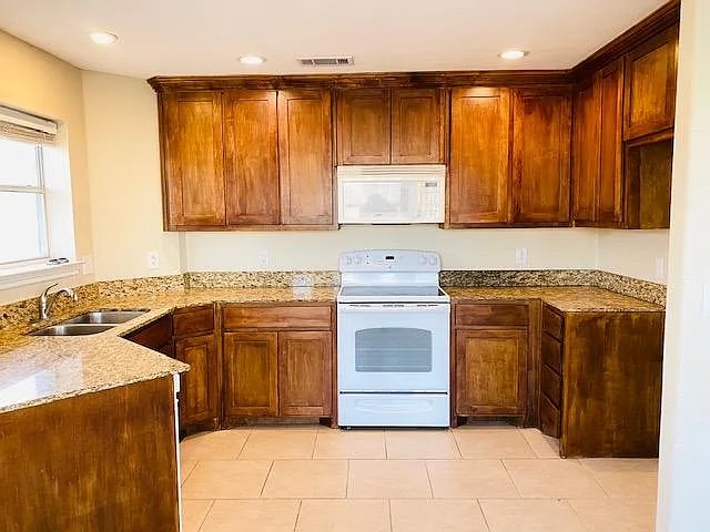 3 bed, 2.5 bath, 1650 sqft, $2,700 — Photo 4