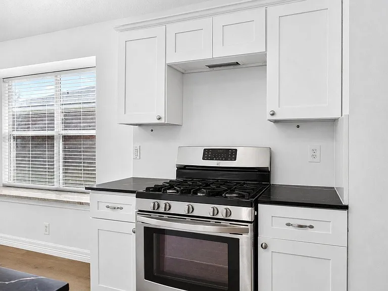 15307 Flemington Ave — Photo 16