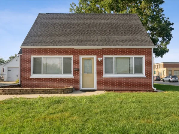 529 38th St NE, Cedar Rapids, IA 52402