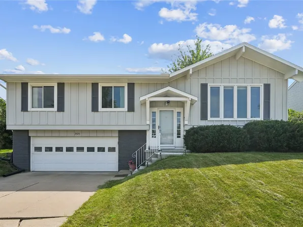 3425 Sue Ln NW, Cedar Rapids, IA 52405