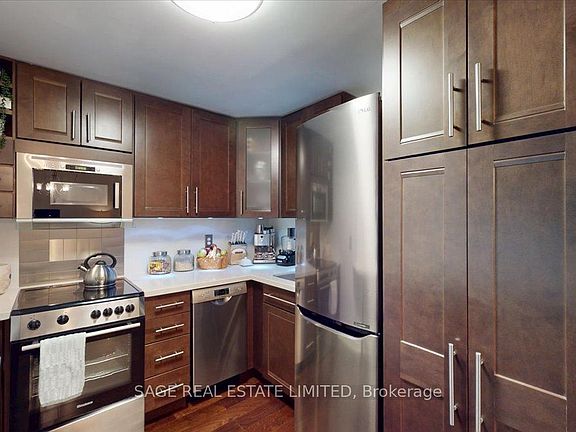 4th image of 88 Charles St E #208