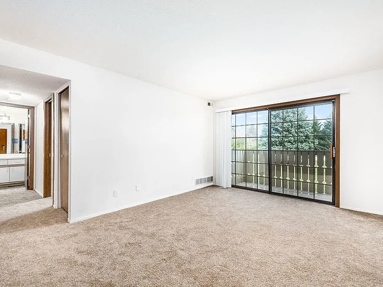 Tanglewood Apartments — Photo 9