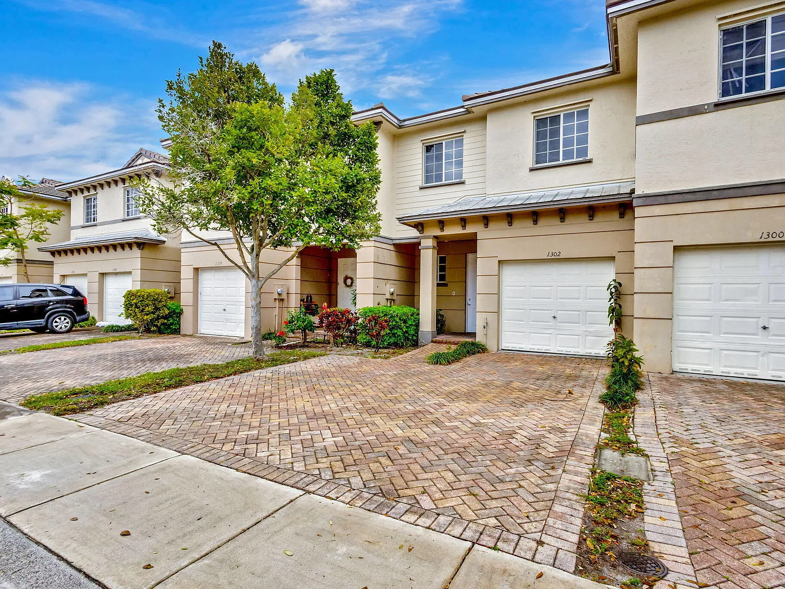 3 bed, 2.5 bath, 1272 sqft, $2,500 — Photo 3