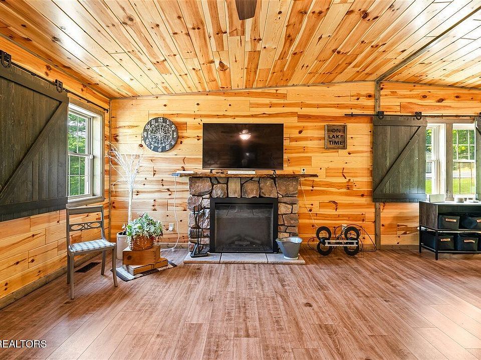9th image of 542 Whitman Hollow Rd