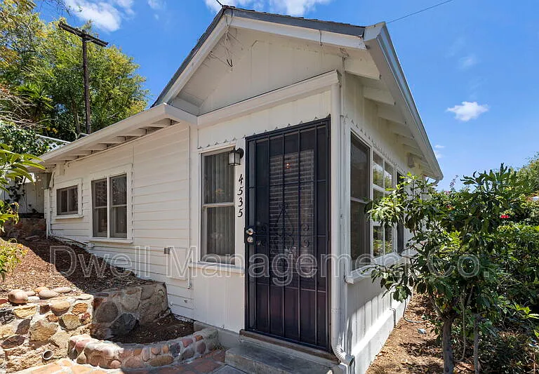 4535 Upland St — Photo 4