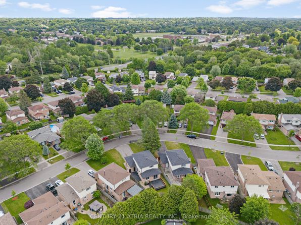 392 Gothic Dr, Oshawa, ON L1G 7S4