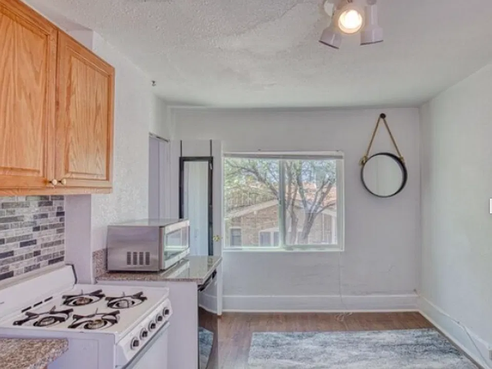 638-644 E. 4th St. ( 638-1, 638-2, 638-3, 642-1, 642-2, 642-3, 642-4, 642-5, 644-1, 644-2 )