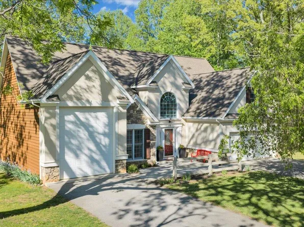 55 Walnut Trace Dr, Hardy, VA 24101