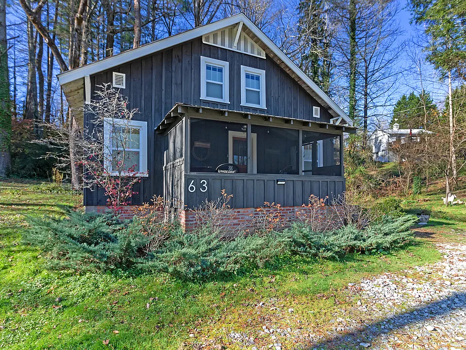 63 Lingerlong Ln
