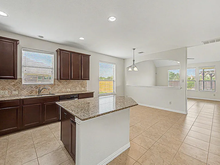 2302 Blue Jay Ln — Photo 10