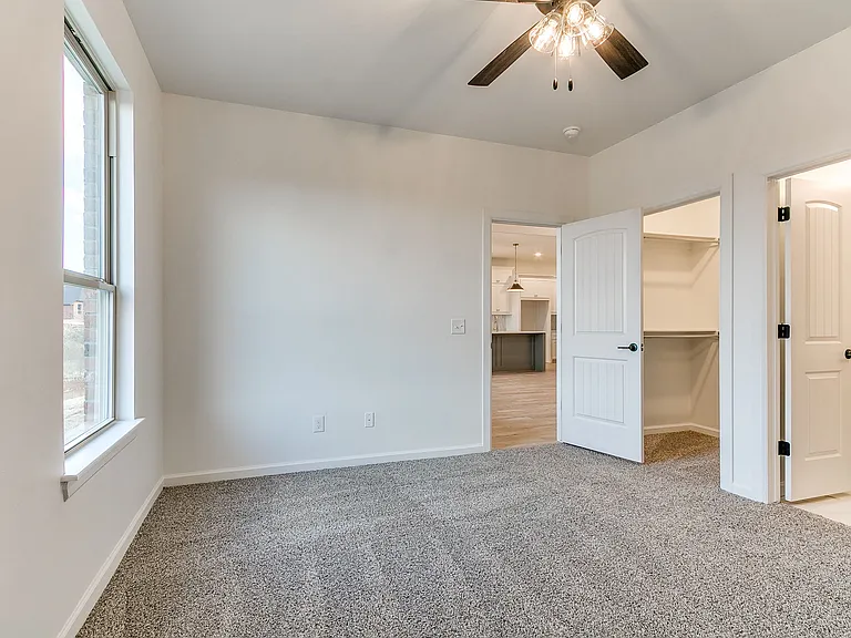 1901 Hollow Crest Ct — Photo 48