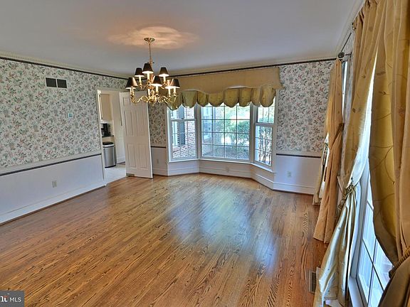 3rd image of 27 Raphael Rd