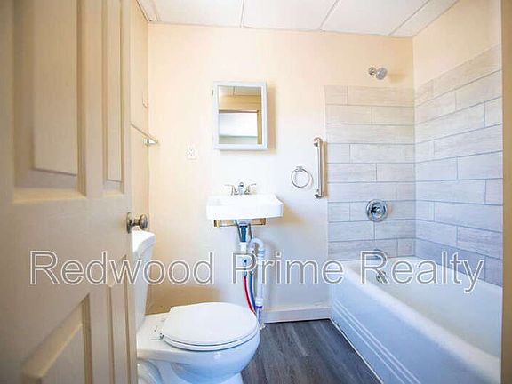 2nd image of 908 Main St #202