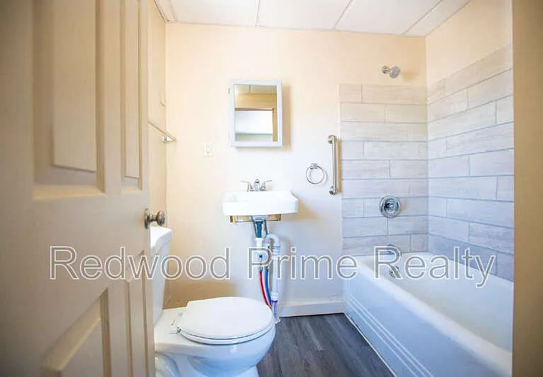 908 Main St #202 — Photo 2