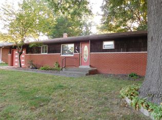 1610 Paradise Dr, Highland, IL 62249