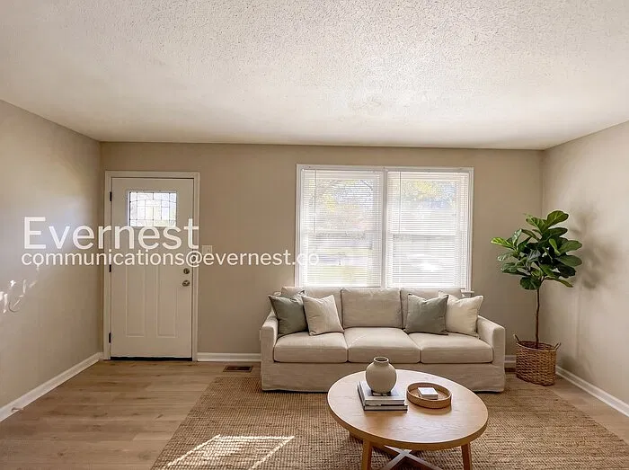 3 bed, 2.0 bath, 1032 sqft, $1,425 — Photo 3
