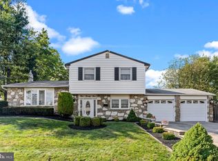 525 Cassingham Rd, Fairless Hills, PA 19030