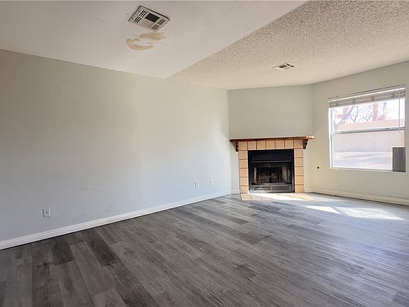 3rd image of 543 Kristin Ln
