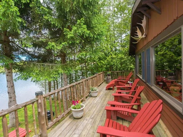 28 Moir Rd, Saranac Lake, NY 12983