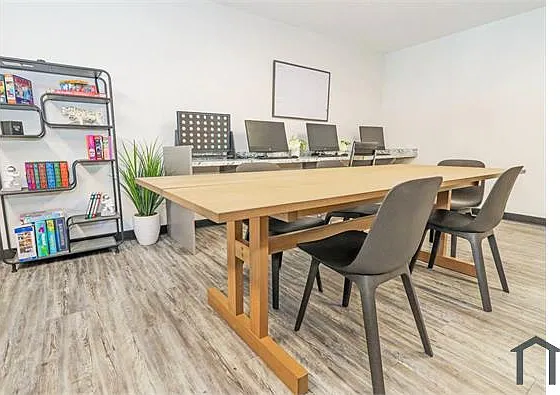 3 bed, 1008 sqft, $1,900 — Photo 4