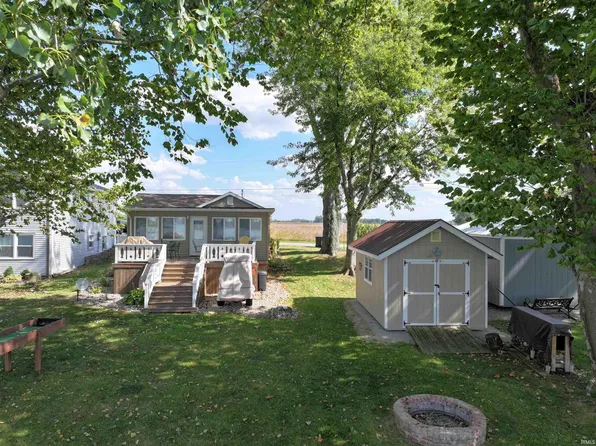 1402 N Lakeshore Dr, Kewanna, IN 46939