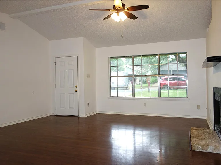7014 Riverton Dr — Photo 4