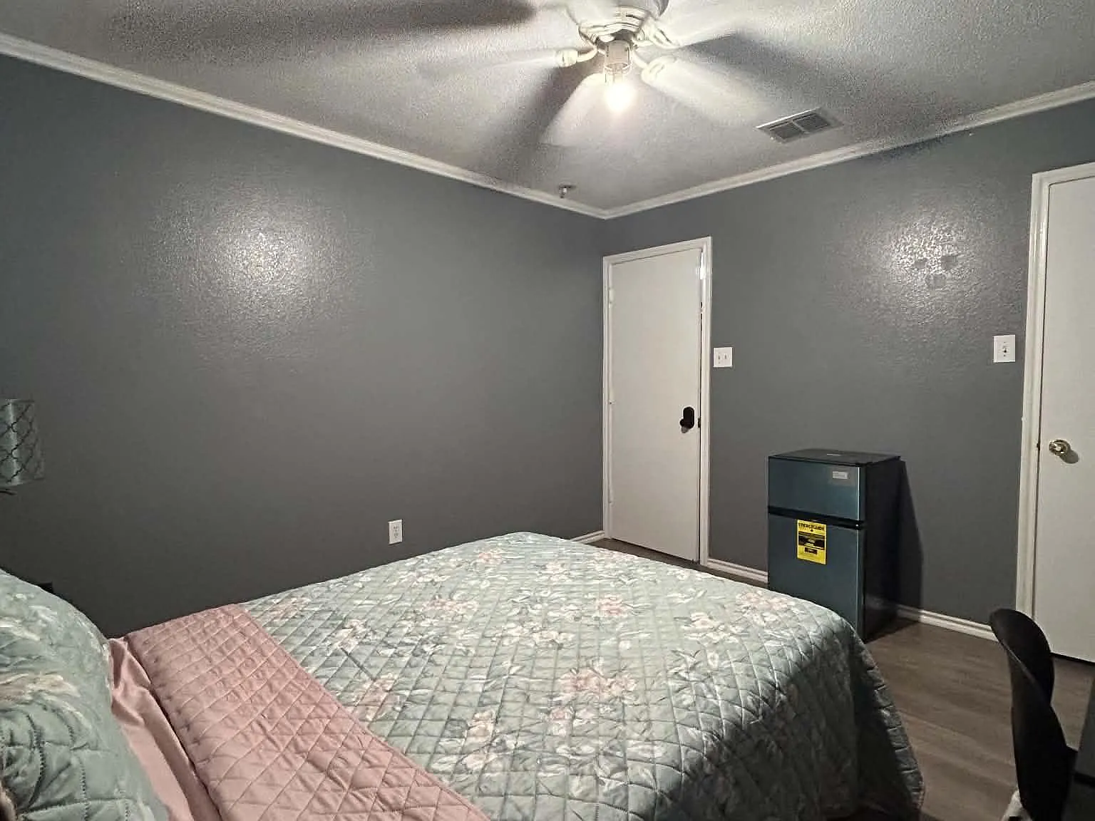 4 bed, 2.5 bath, 2193 sqft, $871 — Photo 2