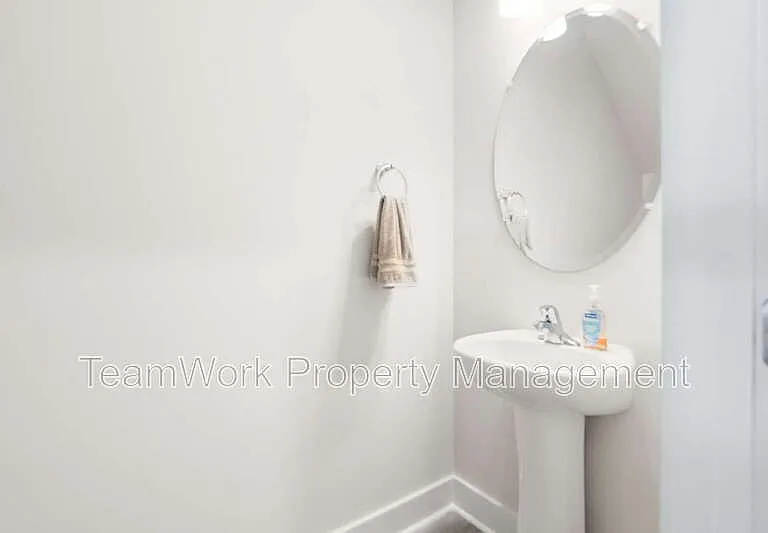 7722 Park Gate Dr — Photo 12