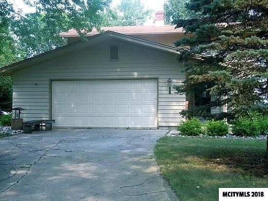 2nd image of 3106 Okoboji Blvd