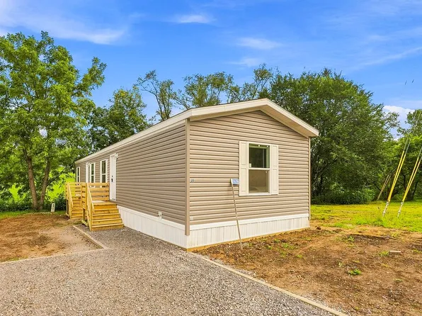 35 Parkside Estates Rd, Washington, IA 52353