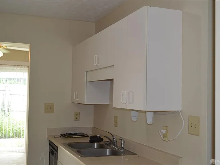 1217 Robbins Run Ct — Photo 4
